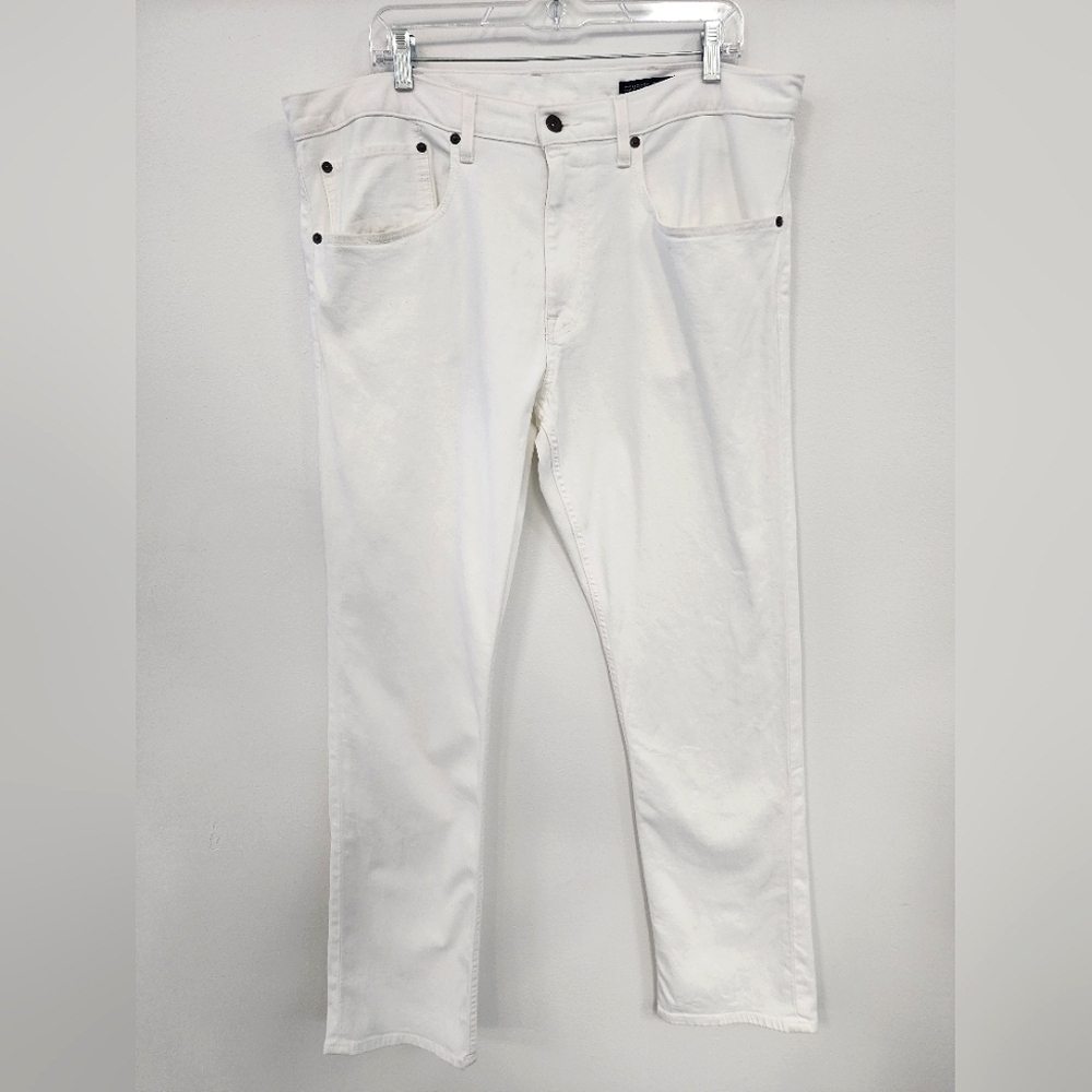 Cremieux Men's White Denim Jeans Pants Comfort Stretch Straight leg, sz 38 X 32 - Picture 1 of 10